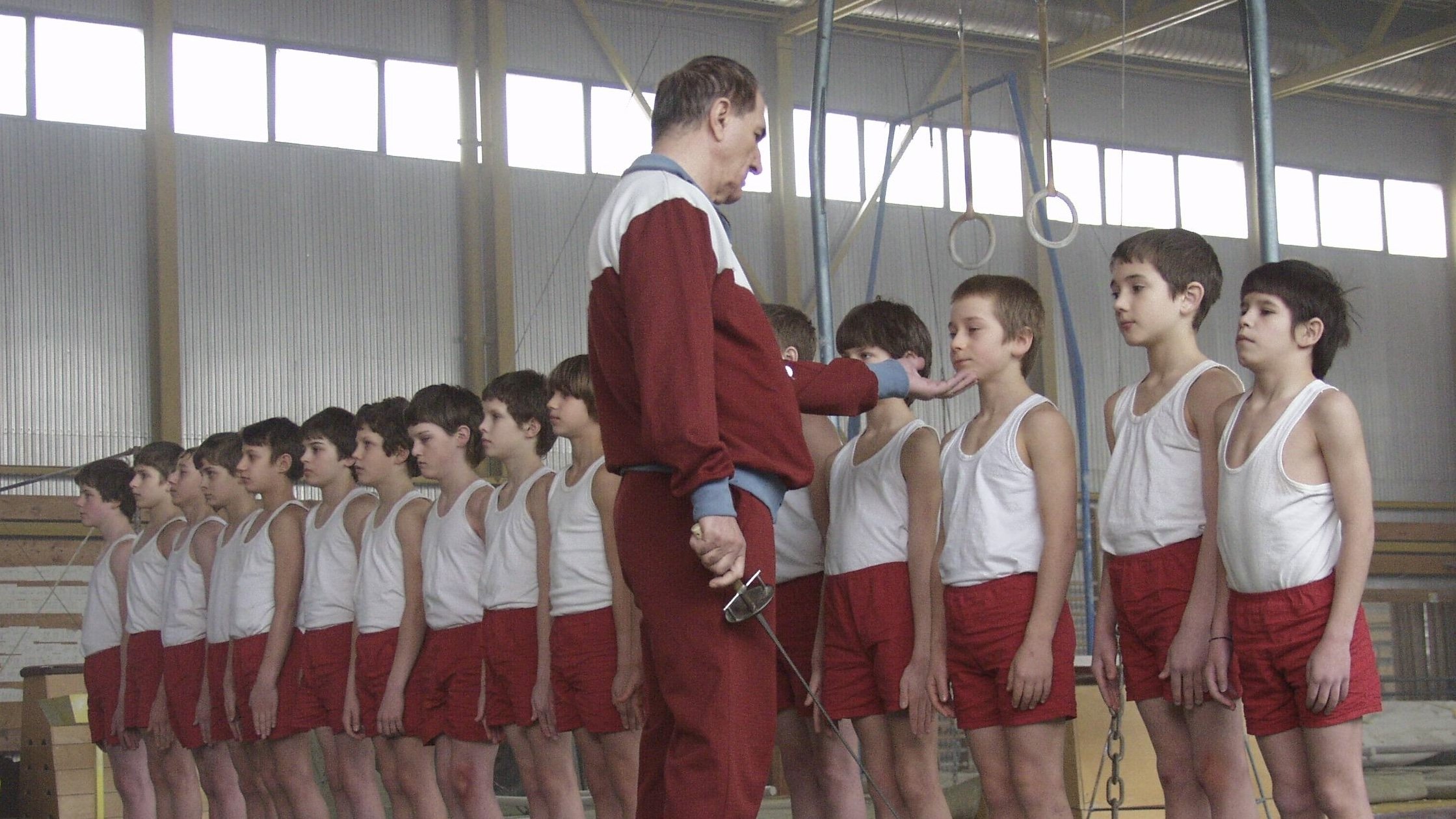 Белые ладони постер