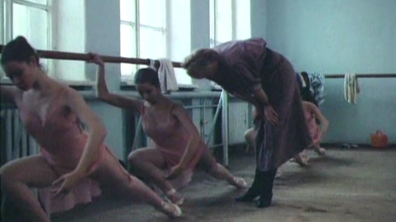 Танцующие призраки постер