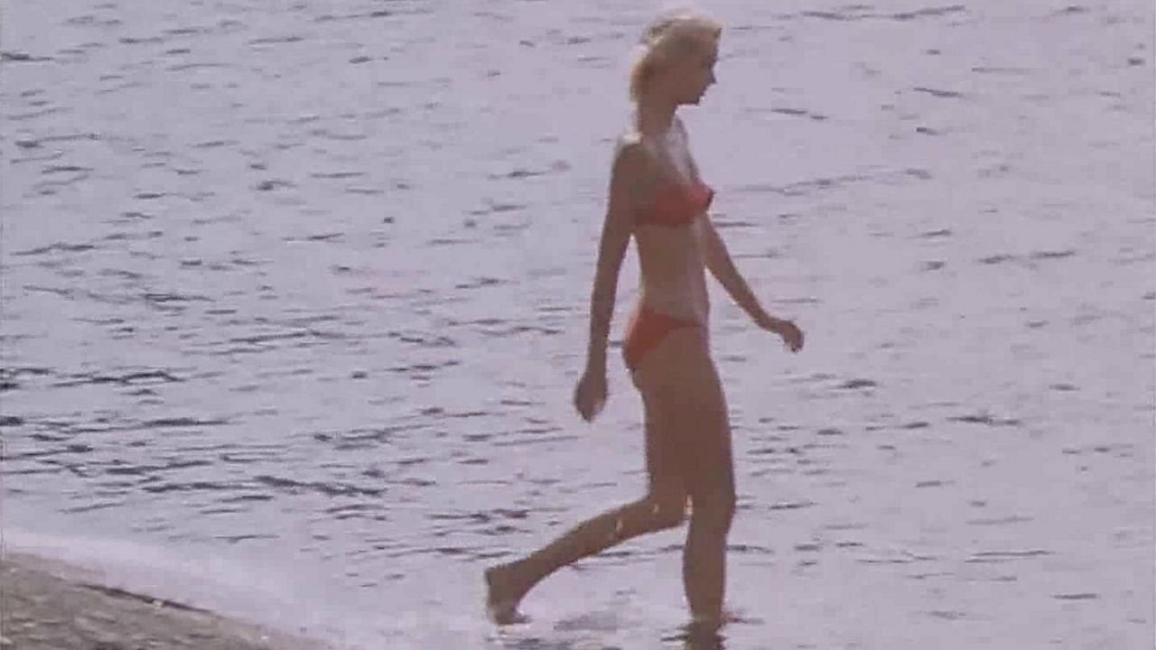 Каникулы у моря постер